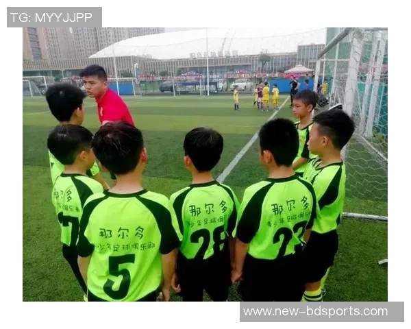 海口足球联赛激情四溢球迷热情高涨助力本土球队崛起